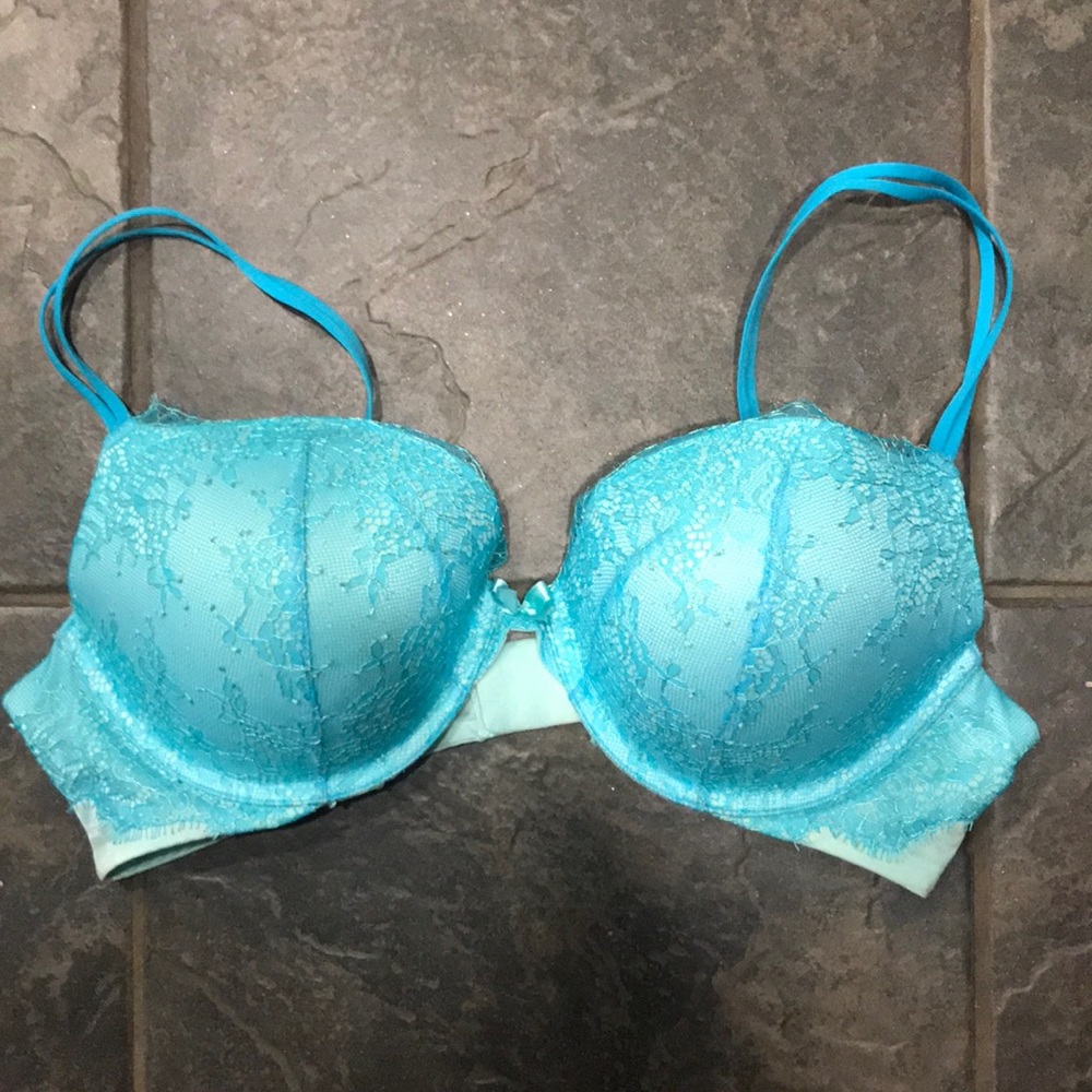 Victoria secret very sexy push up. NWOT.